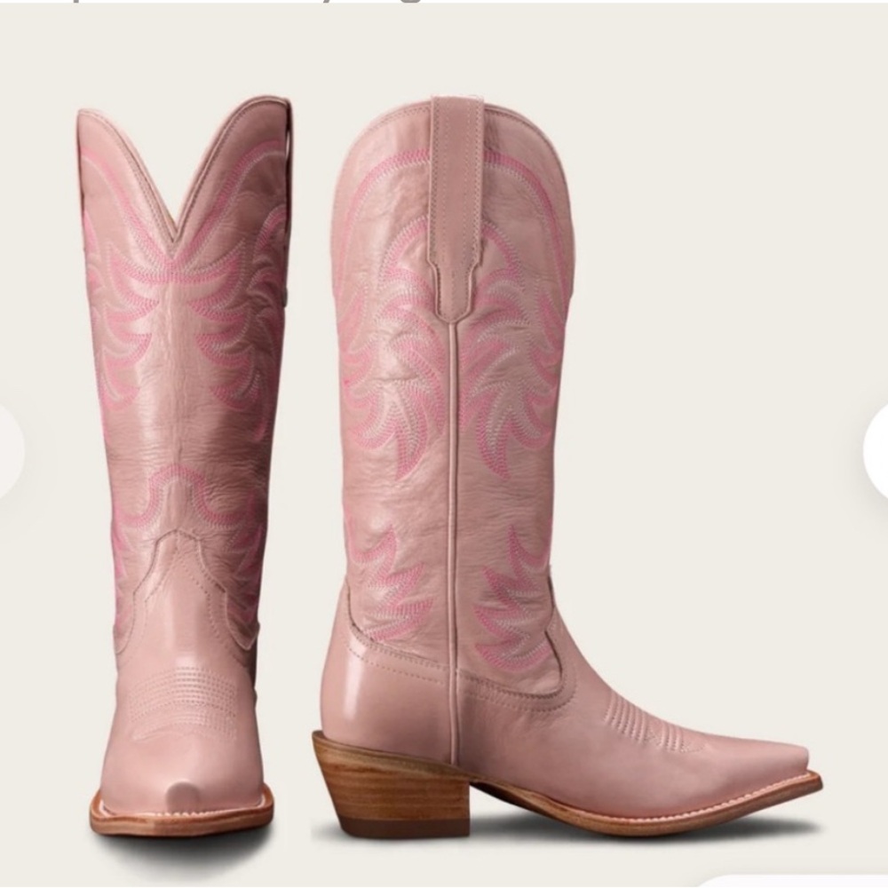 Tecovas Annie’s Misty Rose 7B, Excellent Condition.